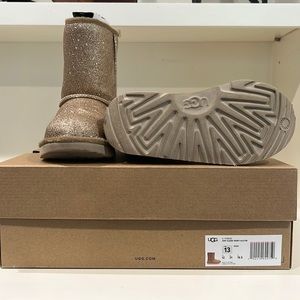 Kids classic short II glitter Ugg size 13